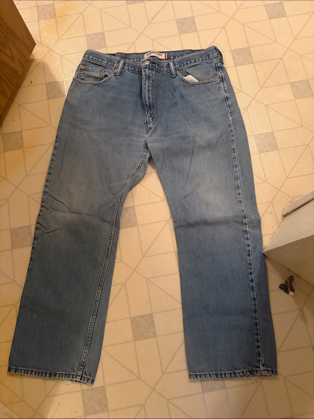 Levi's Men's Light Blue Relaxed Fit Jeans